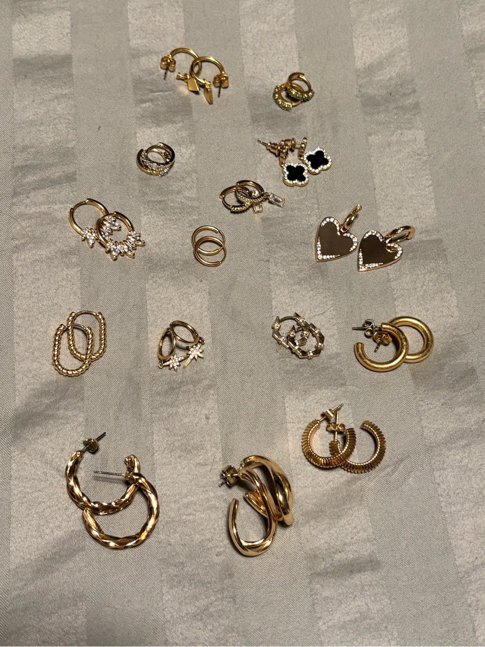 Lot of 15 pairs of old money and minimalist earrings